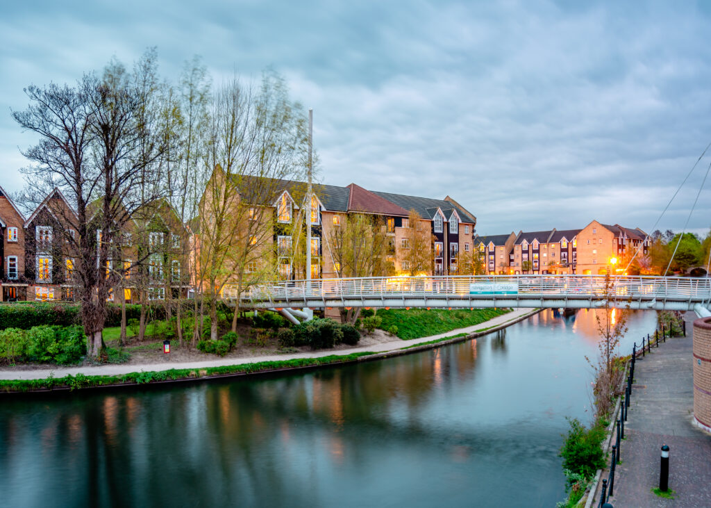 Late evening view of the navigation bridge that spans the Grand Union Canal in Apsley, Hemel Hempstead, Hertfordshire, United Kingdom.